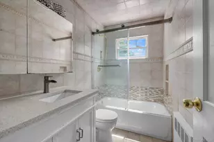 98 Belmont Cir, Syosset, NY 11791 - Photo 19