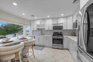 98 Belmont Cir, Syosset, NY 11791 - Photo 11
