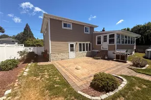 572 Benjamin Rd, North Babylon, NY 11703 - Photo 31