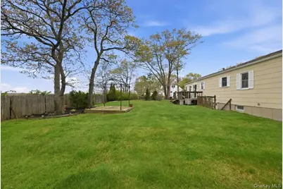 258 Oakland Avenue, Miller Place, NY 11764 - Photo 25