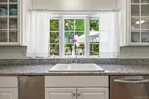 9 Townsend Rd, Glen Cove, NY 11542 - Photo 19