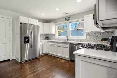 11 Jackson Street, East Islip, NY 11730 - Photo 9