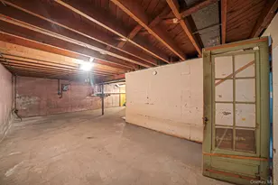 109 Matthews Rd, Oakdale, NY 11769 - Photo 25
