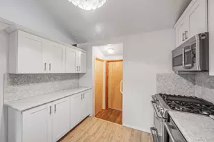 109 Matthews Rd, Oakdale, NY 11769 - Photo 11