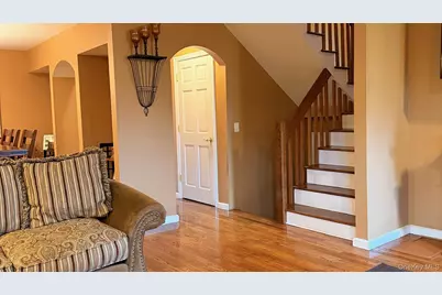 345 Oconnor Road, North Babylon, NY 11703 - Photo 9