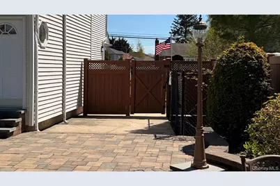 345 Oconnor Road, North Babylon, NY 11703 - Photo 23