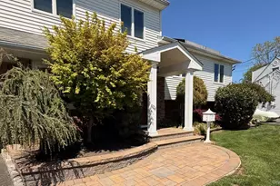 345 O'Connor Rd, North Babylon, NY 11703 - Photo 15