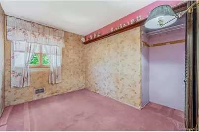 114 Liberty Avenue, Selden, NY 11784 - Photo 17
