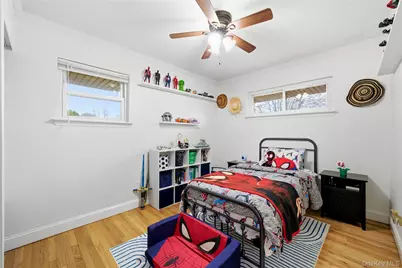 229 New York Avenue, Bay Shore, NY 11706 - Photo 9