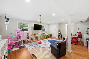 229 New York Ave, Bay Shore, NY 11706 - Photo 25