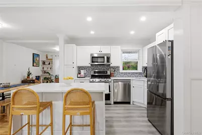 229 New York Avenue, Bay Shore, NY 11706 - Photo 7