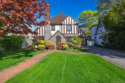 19 Addison Place, Rockville Centre, NY 11570 - Photo 1