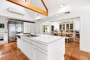2 Aspen Pl, Great Neck, NY 11021 - Photo 13
