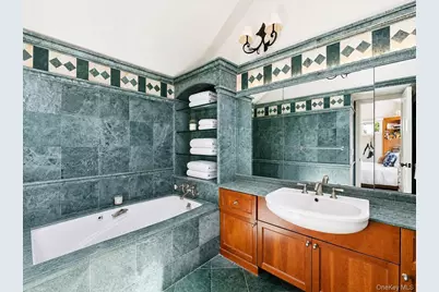 2 Aspen Place, Great Neck, NY 11021 - Photo 33