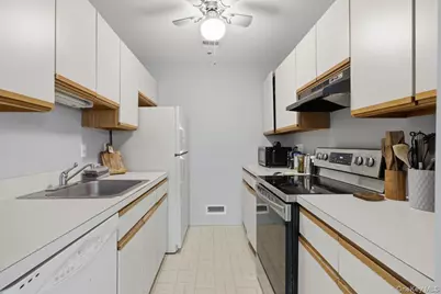 1001 Skyline Drive, Coram, NY 11727 - Photo 11