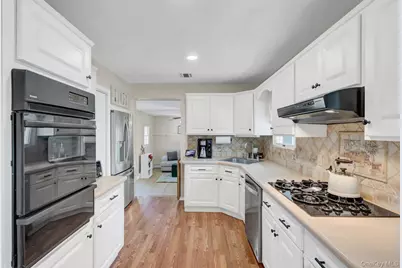 378 Harrison Avenue, Massapequa, NY 11758 - Photo 11