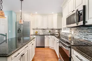 84 Strathmore Gate Dr, Stony Brook, NY 11790 - Photo 3