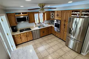 27 Colonial Rd, Copiague, NY 11726 - Photo 5