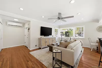 149 Raleigh Lane, West Islip, NY 11795 - Photo 5