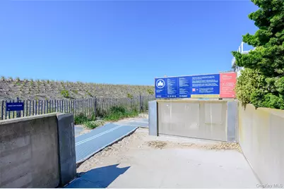 13802 Rockaway Beach Boulevard, Rockaway Park, NY 11694 - Photo 33
