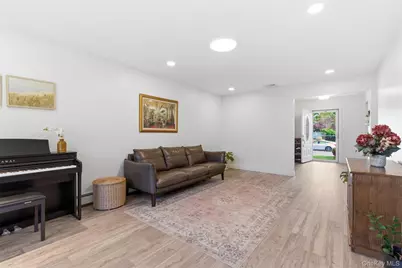 15 7th Avenue, Smithtown, NY 11787 - Photo 7