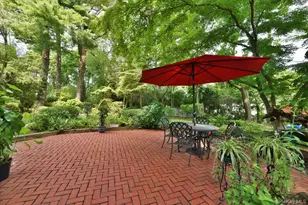 8 Magnolia Dr, Great Neck, NY 11021 - Photo 33