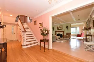 8 Magnolia Dr, Great Neck, NY 11021 - Photo 9
