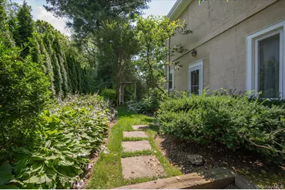 8 Magnolia Drive, Great Neck, NY 11021 - Photo 3