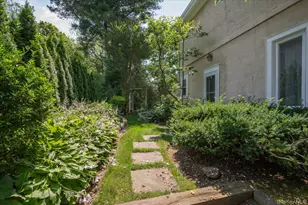 8 Magnolia Dr, Great Neck, NY 11021 - Photo 3