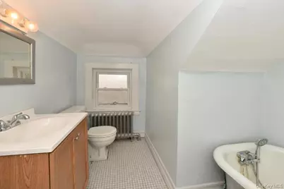8 Magnolia Drive, Great Neck, NY 11021 - Photo 31