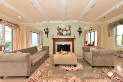 8 Magnolia Drive, Great Neck, NY 11021 - Photo 11