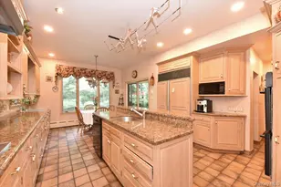 8 Magnolia Dr, Great Neck, NY 11021 - Photo 17