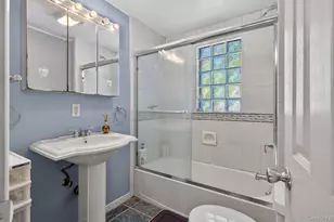 2021 Lincoln Ave, East Meadow, NY 11554 - Photo 19