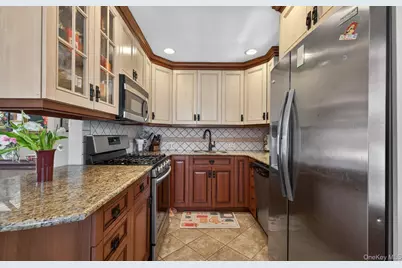 2021 Lincoln Avenue, East Meadow, NY 11554 - Photo 9