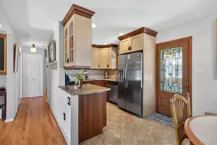2021 Lincoln Ave, East Meadow, NY 11554 - Photo 7