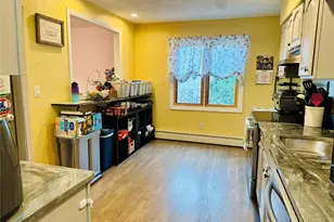 195 Maple St, Medford, NY 11763 - Photo 5