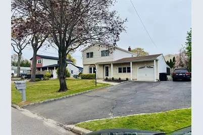 195 Maple Street, Medford, NY 11763 - Photo 3