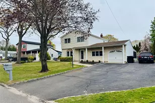 195 Maple St, Medford, NY 11763 - Photo 3