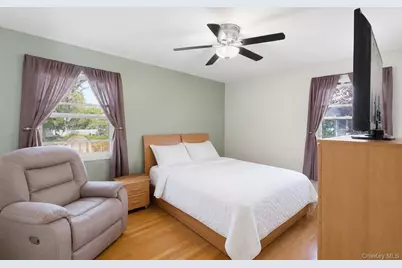 183 Broadway, Brentwood, NY 11717 - Photo 11