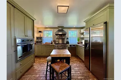 184 Twomey Avenue, Calverton, NY 11933 - Photo 19