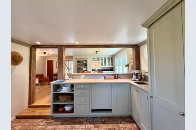 184 Twomey Avenue, Calverton, NY 11933 - Photo 11