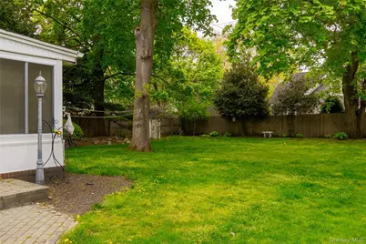 90 Sunset Road, Bay Shore, NY 11706 - Photo 5