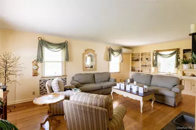 90 Sunset Road, Bay Shore, NY 11706 - Photo 13