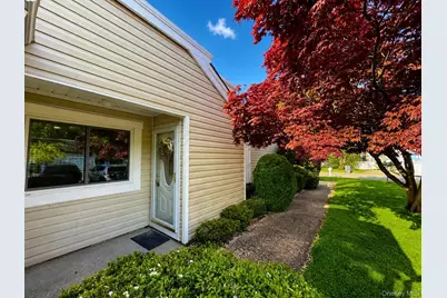 607 Cabot Court, Saint James, NY 11780 - Photo 3