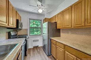 45 Robins Crescent, New Rochelle, NY 10801 - Photo 9