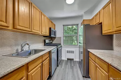 45 Robins Crescent #45, New Rochelle, NY 10801 - Photo 9