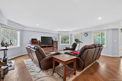 23 Greenwich Avenue, Woodbury, NY 10917 - Photo 35