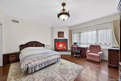 23 Greenwich Avenue, Woodbury, NY 10917 - Photo 15