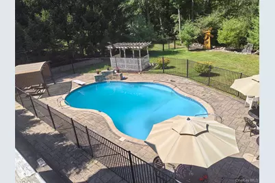 23 Greenwich Avenue, Woodbury, NY 10917 - Photo 17