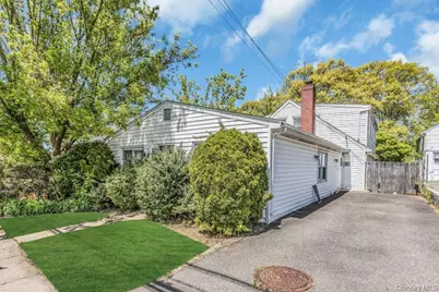 2 Huron Street, Glen Head, NY 11545 - Photo 15